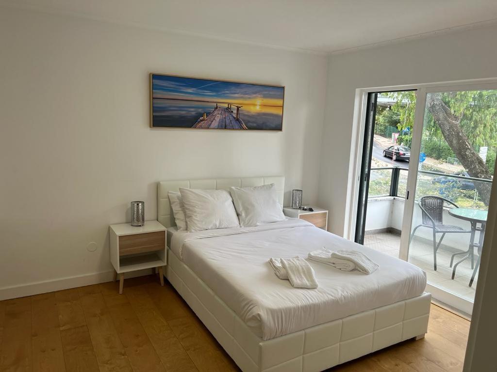Oieras Beach Suite 2 - Large Double Room With En-Suite Bathroom And Balcony Oeiras Exteriér fotografie