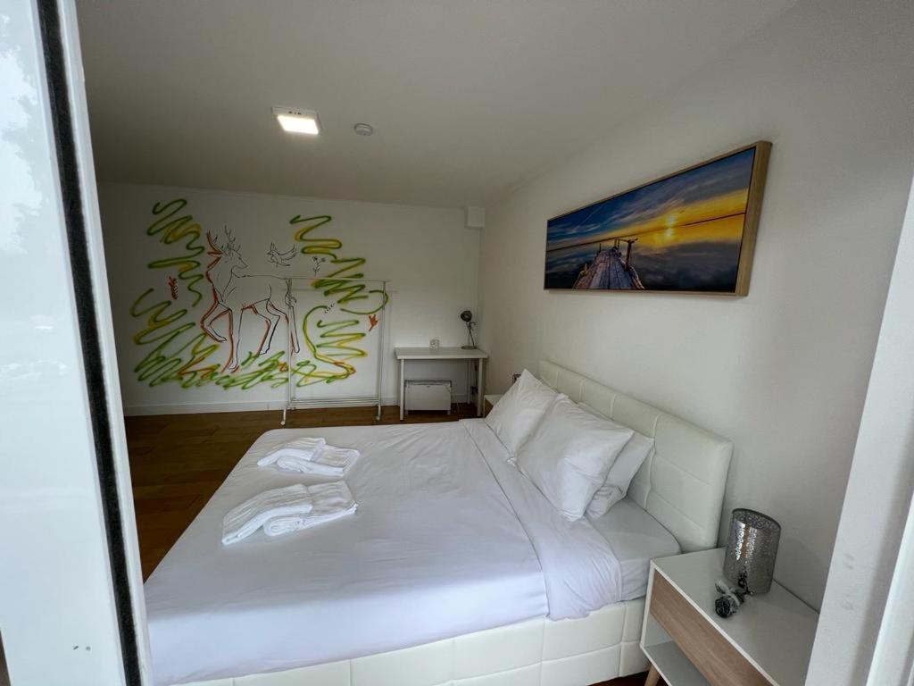 Oieras Beach Suite 2 - Large Double Room With En-Suite Bathroom And Balcony Oeiras Exteriér fotografie